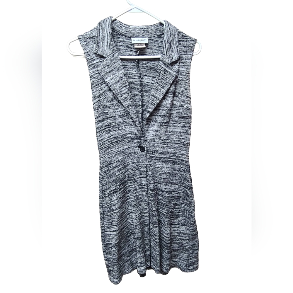 Breakin Loose Womens Black White Sweater Sleeveless Long Vest With Button 7/8